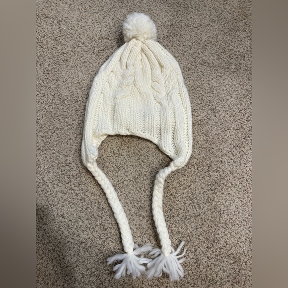 Pom Pom beanie with tassels - Picture 3 of 3